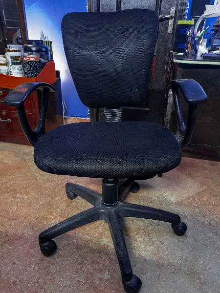 Soft revolving office chair 0