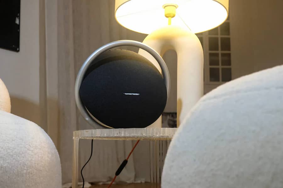 Harman Kardon Onyx Studio 8 4