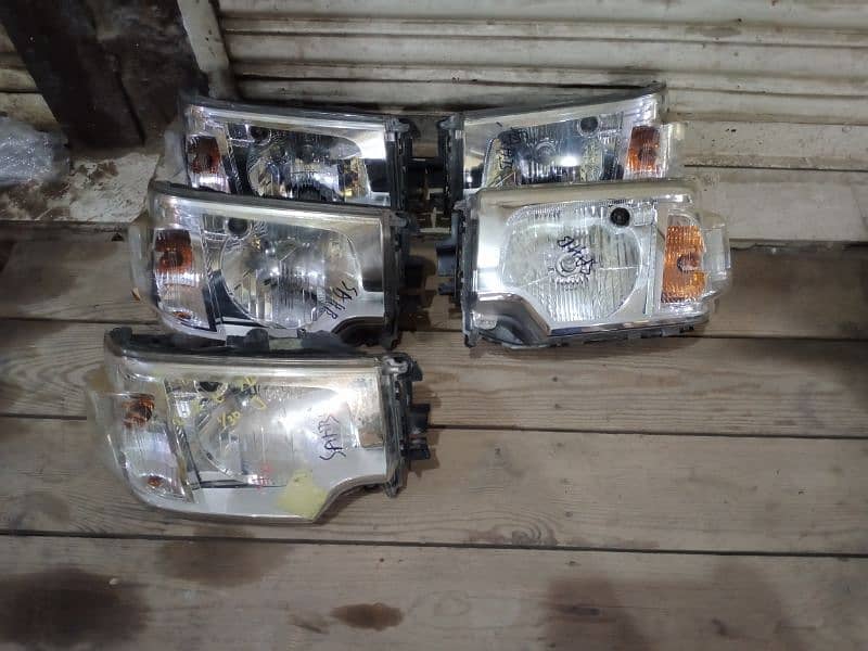 Nissan clipper head light 0