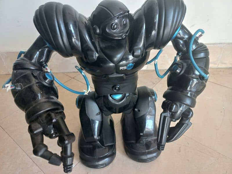 Robot , Works With Remote And Mobile App , Minor Fault 3