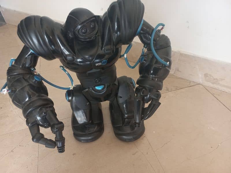 Robot , Works With Remote And Mobile App , Minor Fault 6