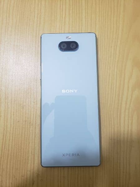 Sony xperia 8 2