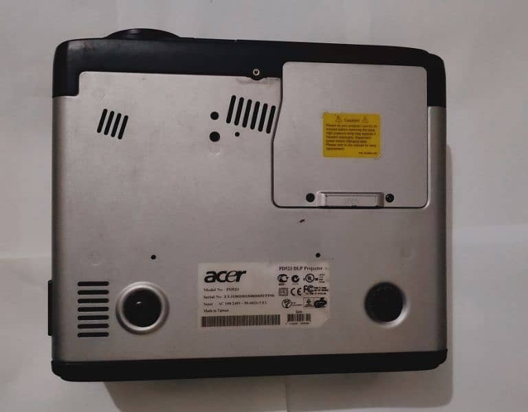 urgent sell Acer multimedia projector 2