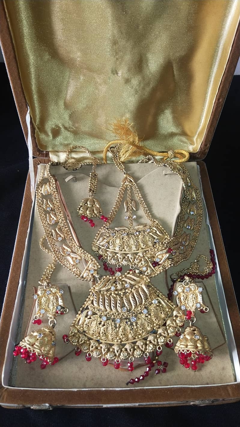 Manjoos Dubai imported set like Gold 9