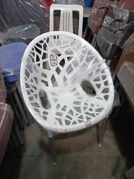 Plastic Chairs Pure 2