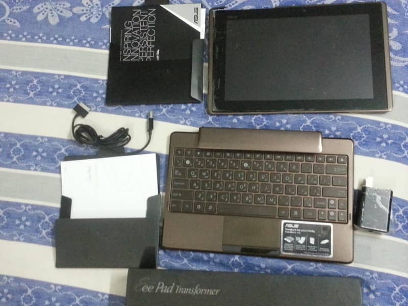 Asus Transformers TF101g Android Tablet with keyboard 10.1 inch 17