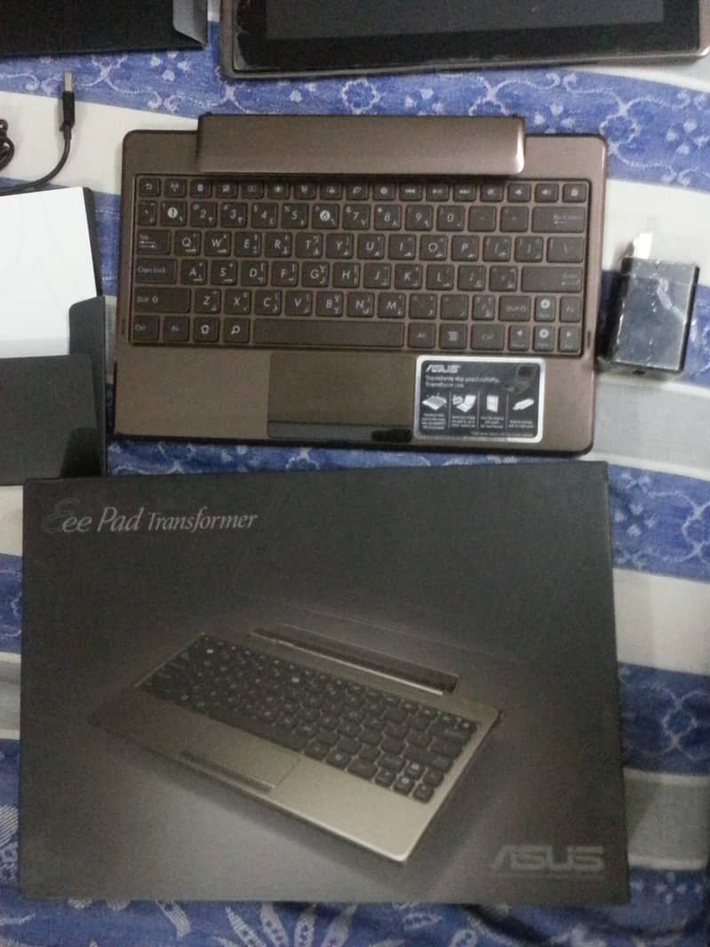 Asus Transformers TF101g Android Tablet with keyboard 10.1 inch 19