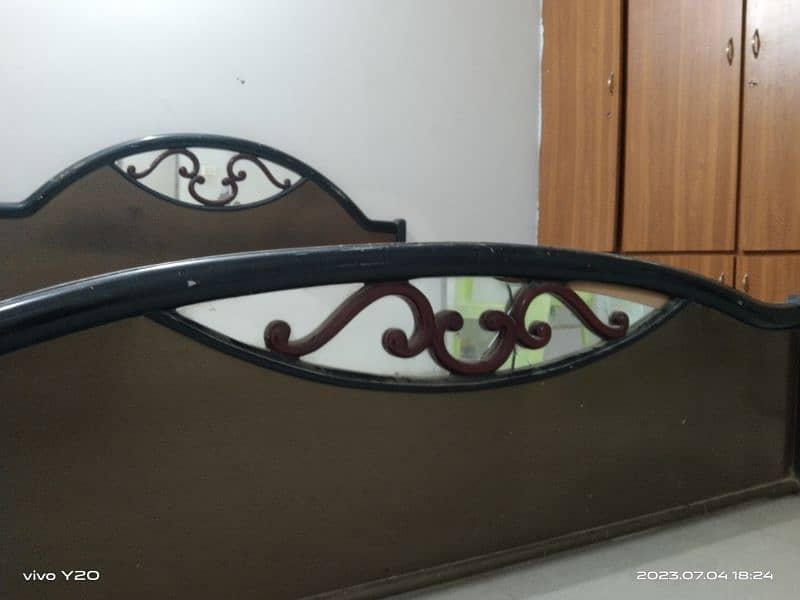 Deco bed in good condition without sheet 2