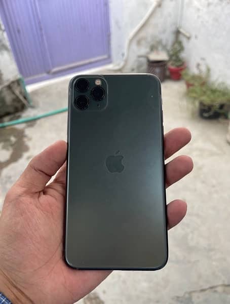 Iphone 11 Pro Max 256 GB PTA Approved - call 0,3,0,0,7,1,0,4,4,9,5 3