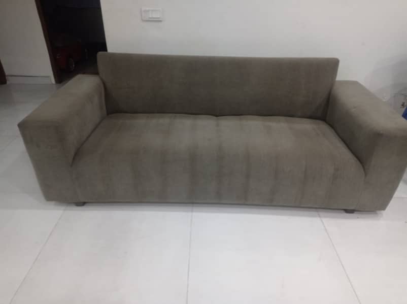 U-Shaped Sofa With 1 Side Table Urgently Sale 2