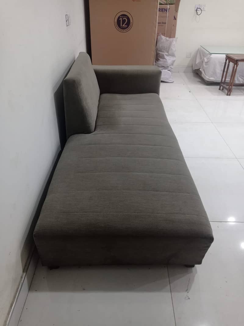 U-Shaped Sofa With 1 Side Table Urgently Sale 3