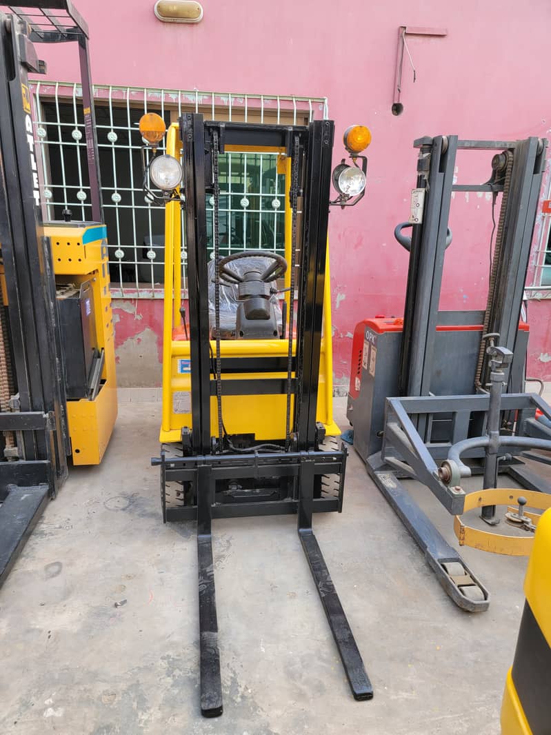 TOYOTA 500 Kg Battery Operated Mini Electric Forklift Lifter for Sale 7