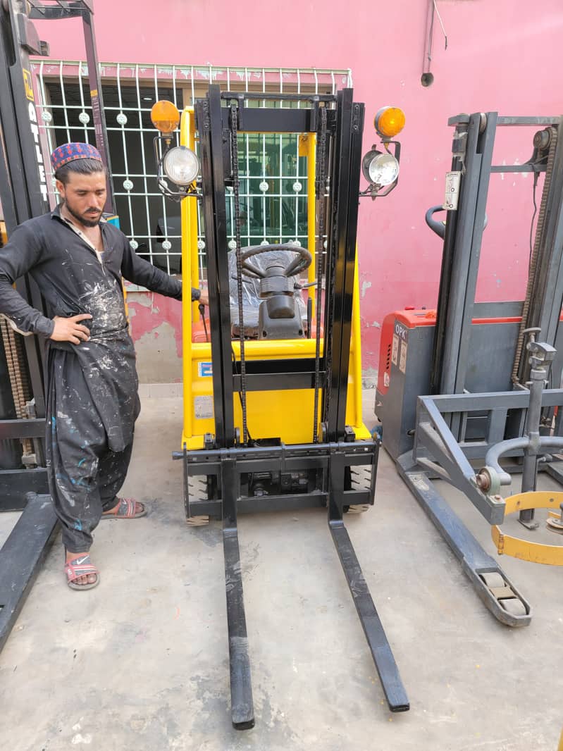 TOYOTA 500 Kg Battery Operated Mini Electric Forklift Lifter for Sale 8