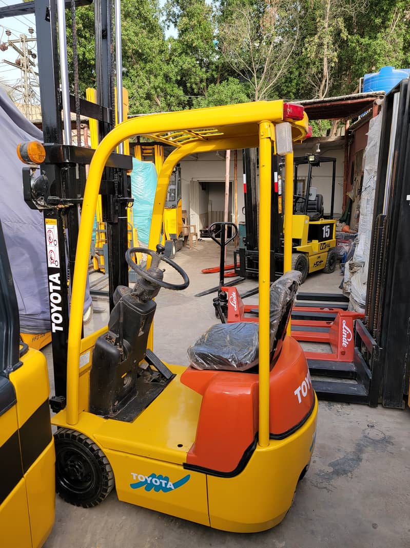 TOYOTA 500 Kg Battery Operated Mini Electric Forklift Lifter for Sale 12