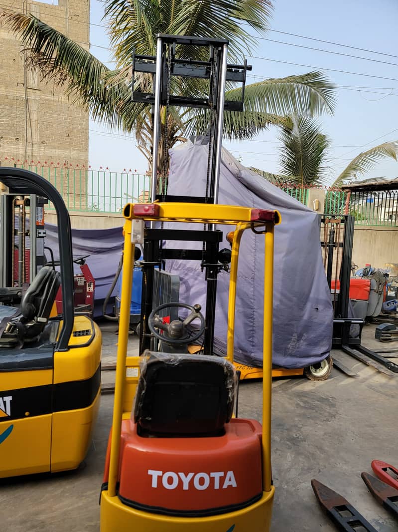 TOYOTA 500 Kg Battery Operated Mini Electric Forklift Lifter for Sale 14