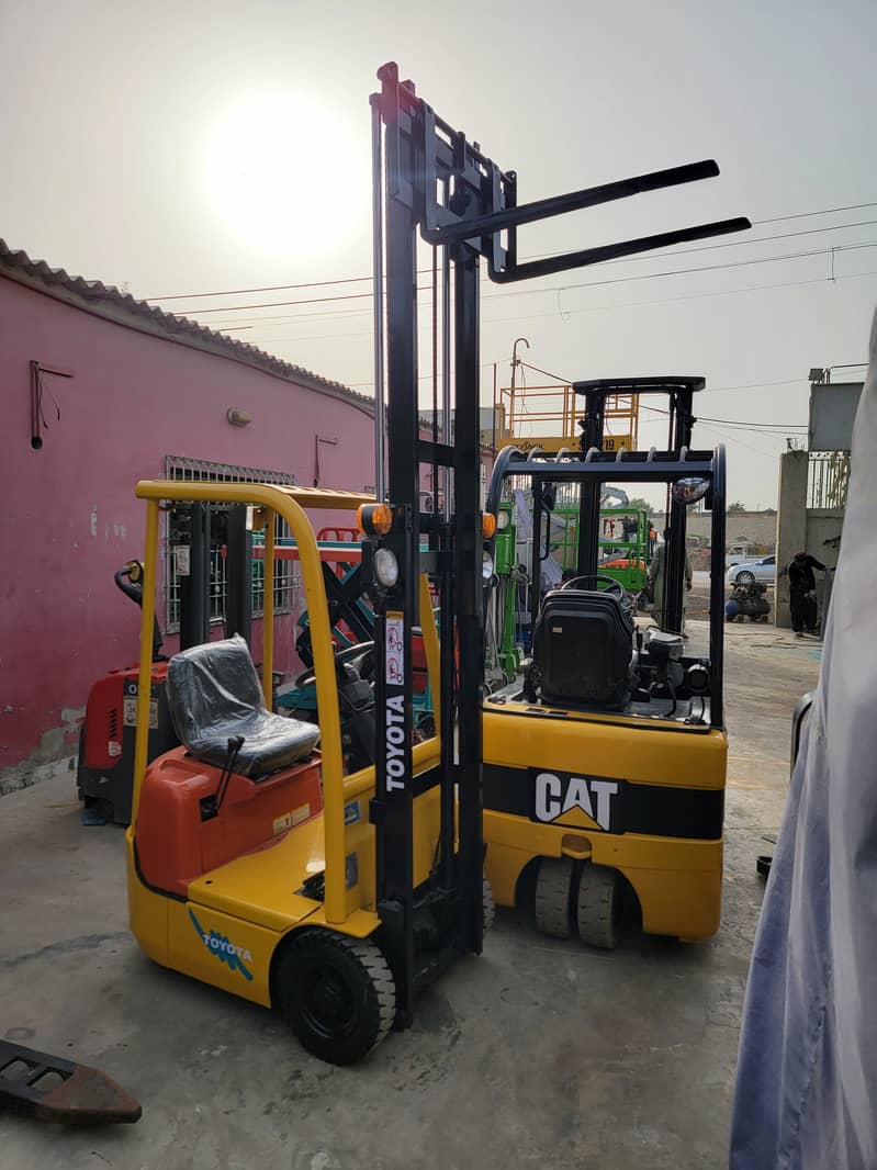 TOYOTA 500 Kg Battery Operated Mini Electric Forklift Lifter for Sale 15