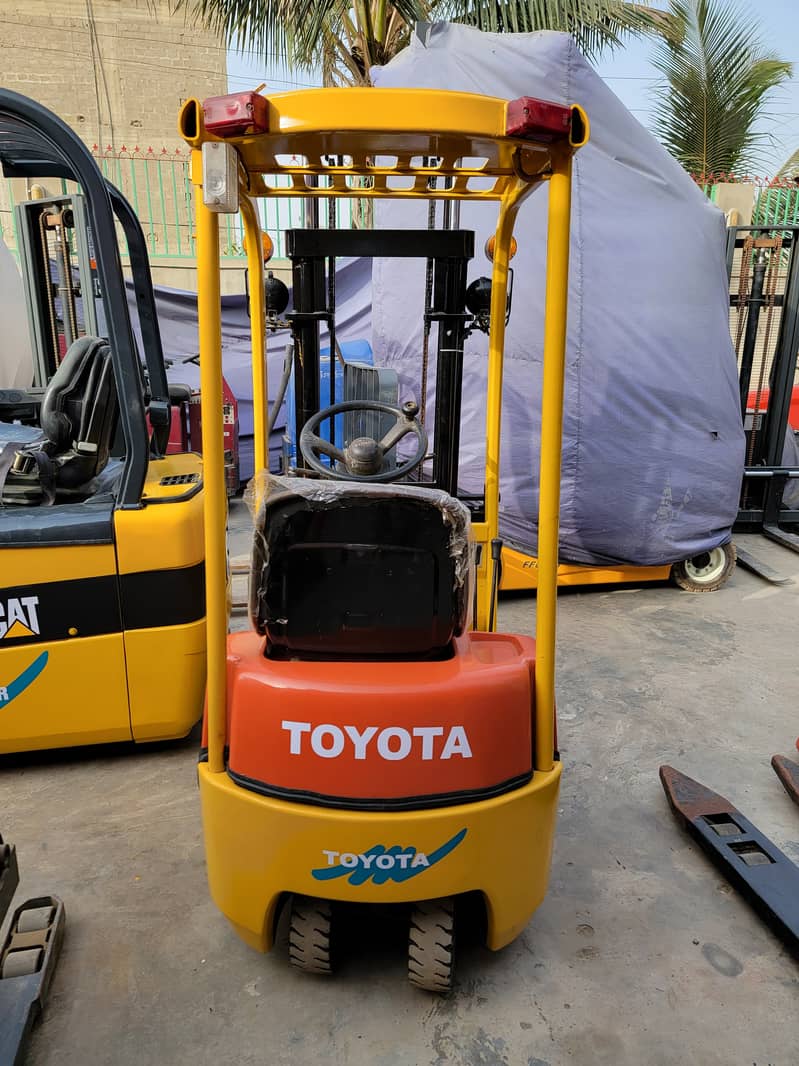 TOYOTA 500 Kg Battery Operated Mini Electric Forklift Lifter for Sale 17
