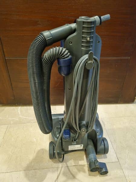 Candy Vacum Cleaner in Mint Condition Working 2