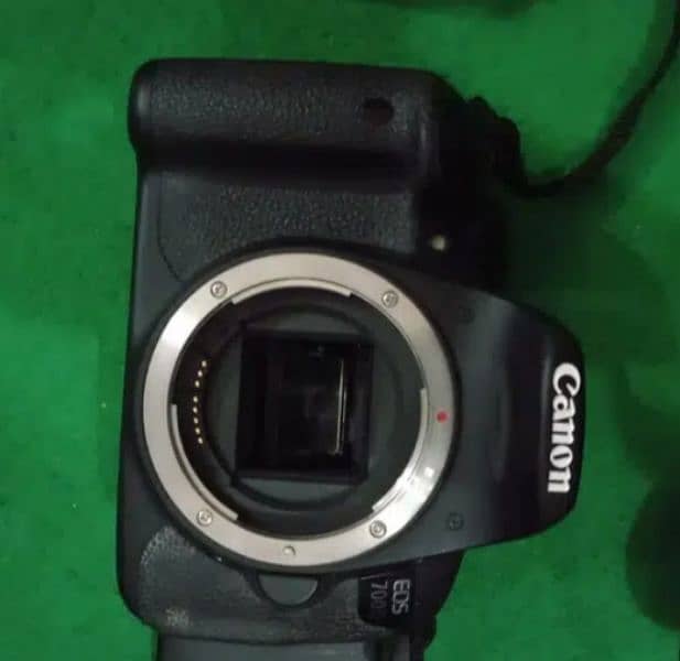 CANON D700  18-55 80-200 Flash gun lite 10