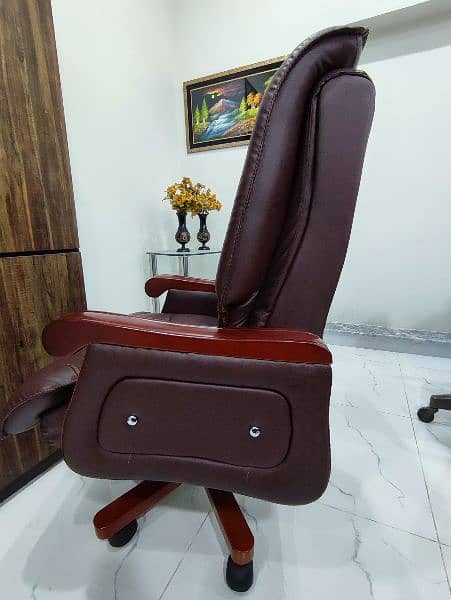 Executive Chair (Brand New) 1