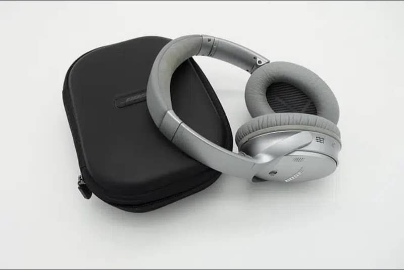 BOSE QC 35 Headphones 1