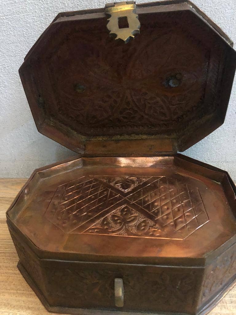 ANTIQUE WORLD  OFER A COLLECTION OF COPPER HANDICRFT HOME DECOR IMPORT 9