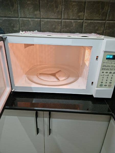 LG full size 60 litres microwave oven in mint condition . 9