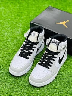 New high quality sneakers with best stiching 0