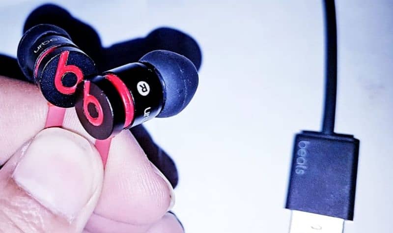 UrBeats Wireless earphones red Black 2