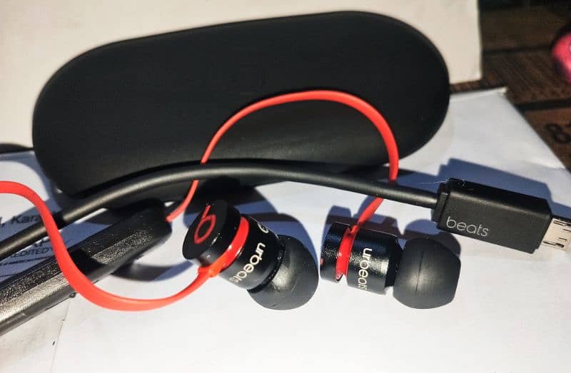 UrBeats Wireless earphones red Black 7