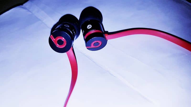 UrBeats Wireless earphones red Black 14