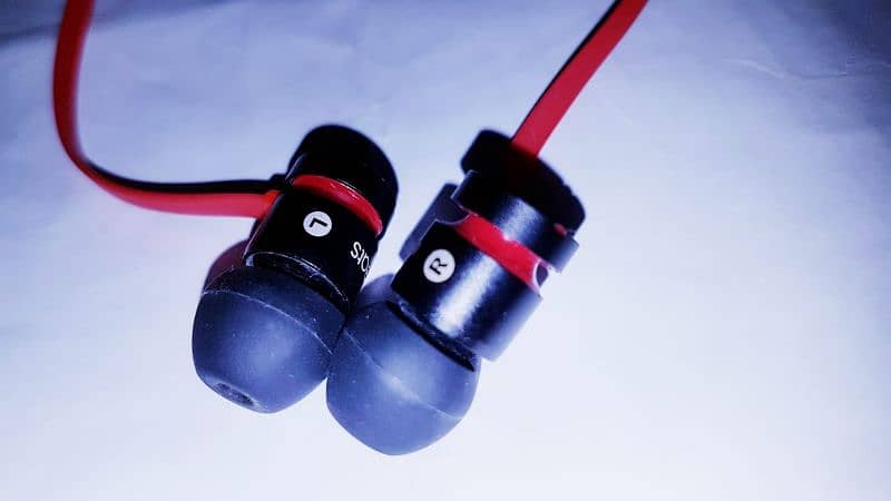 UrBeats Wireless earphones red Black 17