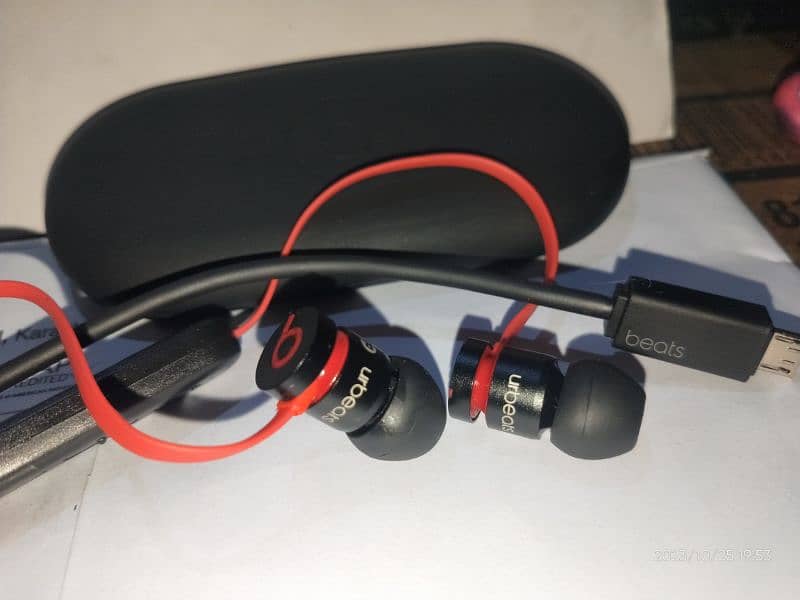 UrBeats Wireless earphones red Black 19