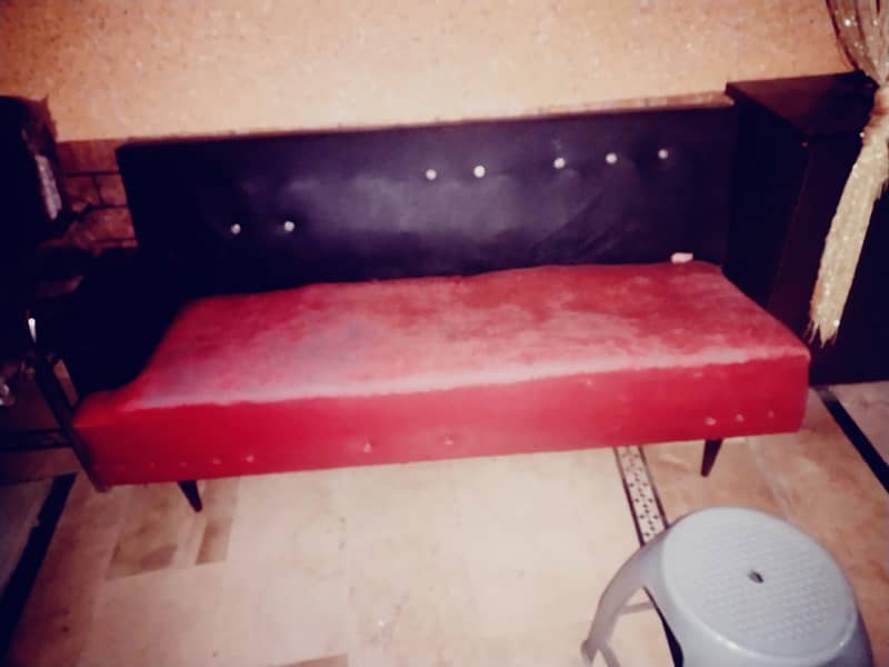 2 seater sofa set gud condition pese kam hojayengy 0
