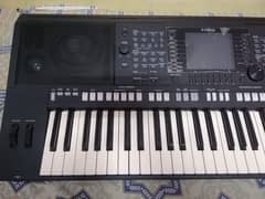 Yamaha PSR s750 with box