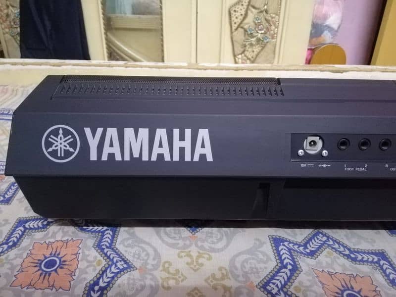 Yamaha PSR s750 with box 5