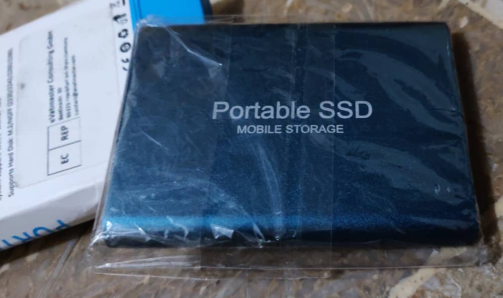 SSD 4TB hard drive 1