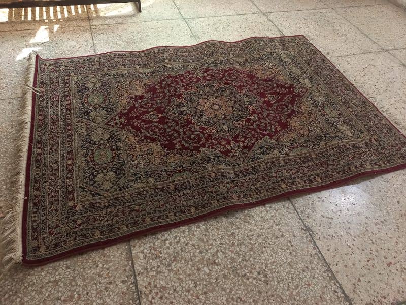 Beautiful 9 x 6 ft Red Carpet for Urgent Sale 6