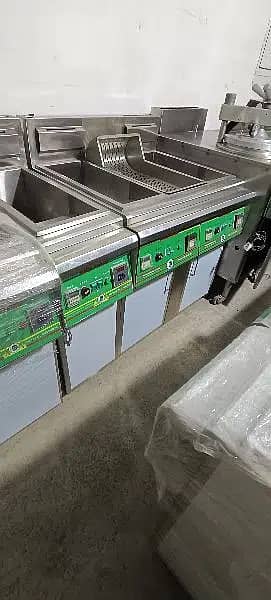 single deep fryer automatic 2 year garanty we hve pizza oven machinery 1