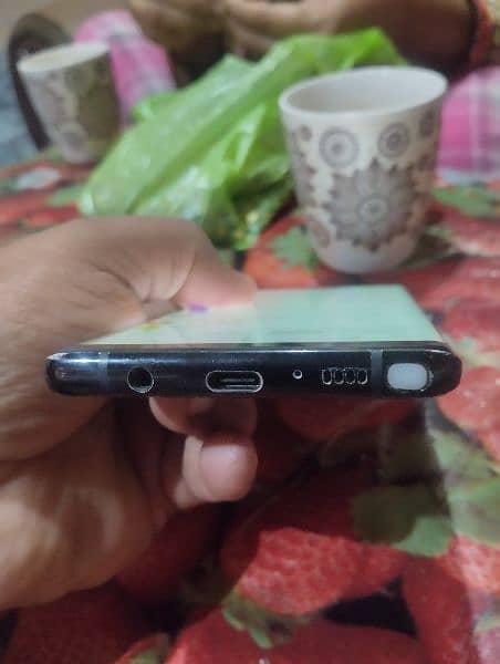 Samsung Galaxy Note 8 10/9 condition one dote 1
