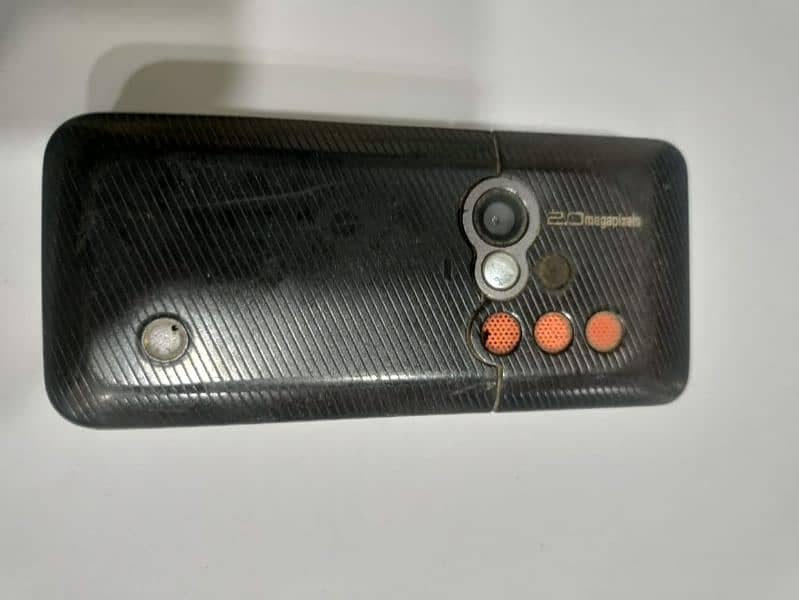 Sony Ericsson V630i 1