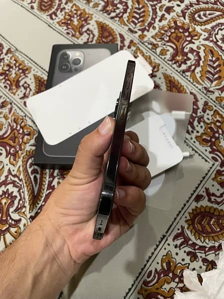 iPhone 13 Pro Max 2