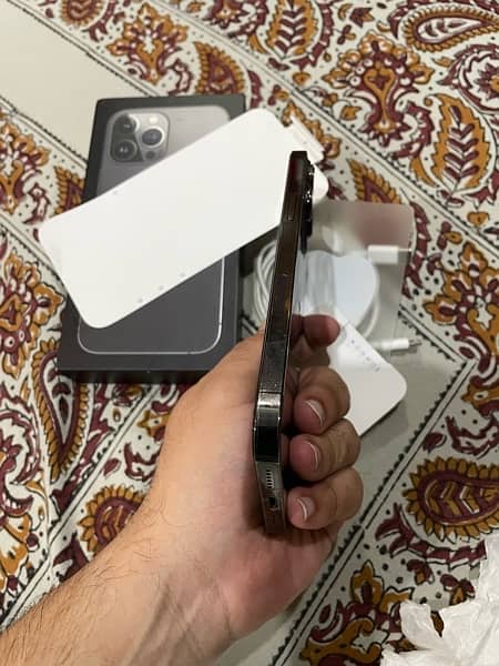 iPhone 13 Pro Max 4