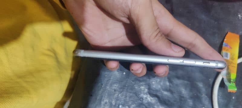 i phone 6s grey color 10.9. 5 condition pta aprove finger ok 64 gb 1