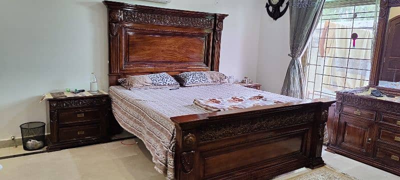 Bed Set King Size Wooden 1