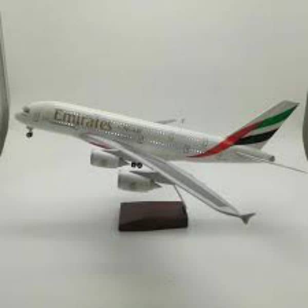 Emirates model 45cm with light, wheel stand 0
