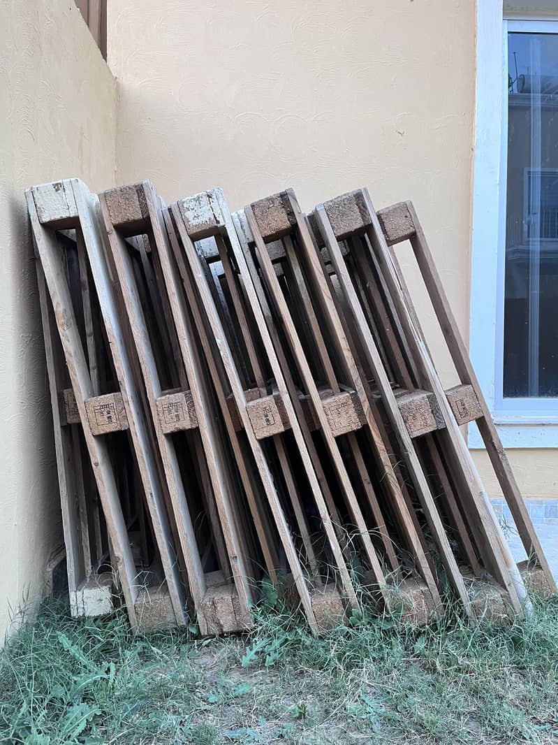 Wooden pallets available 20 pieces 2