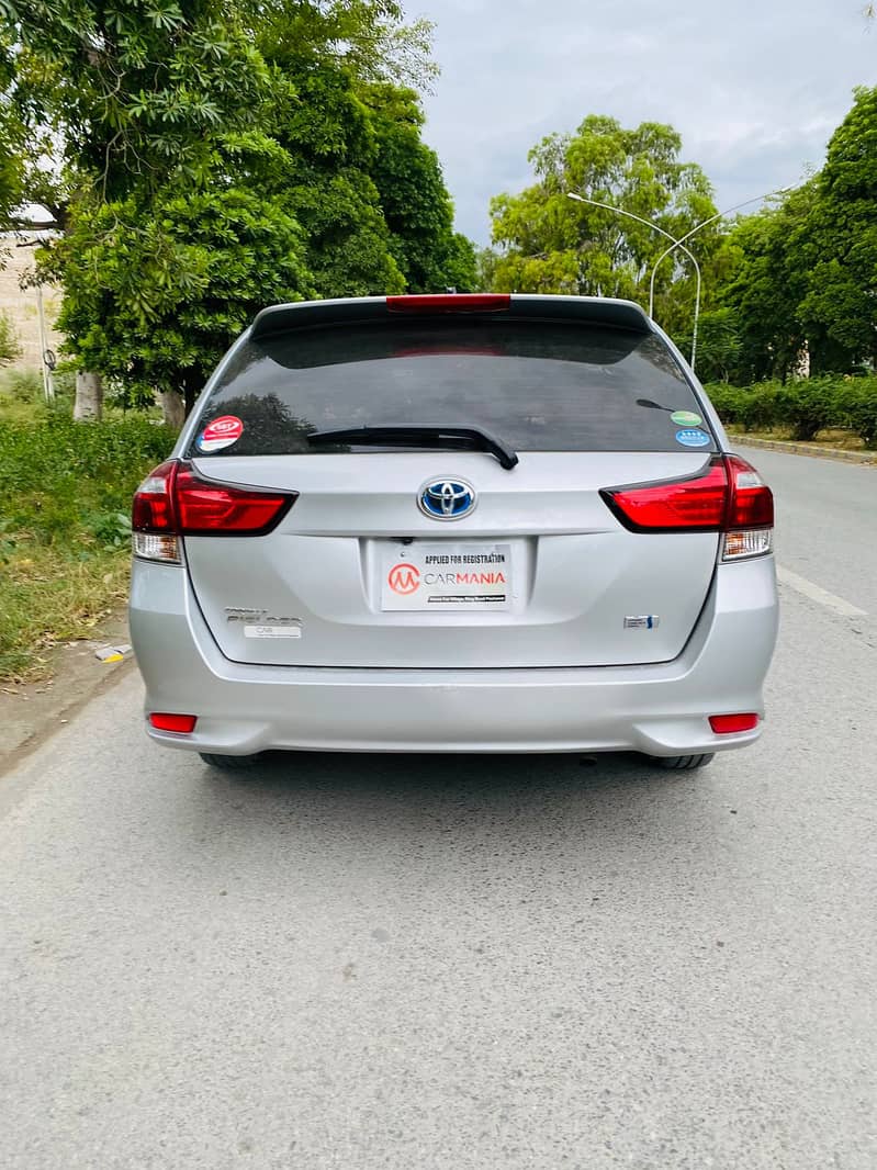 Toyota Corolla Fielder Hybrid 2018 7