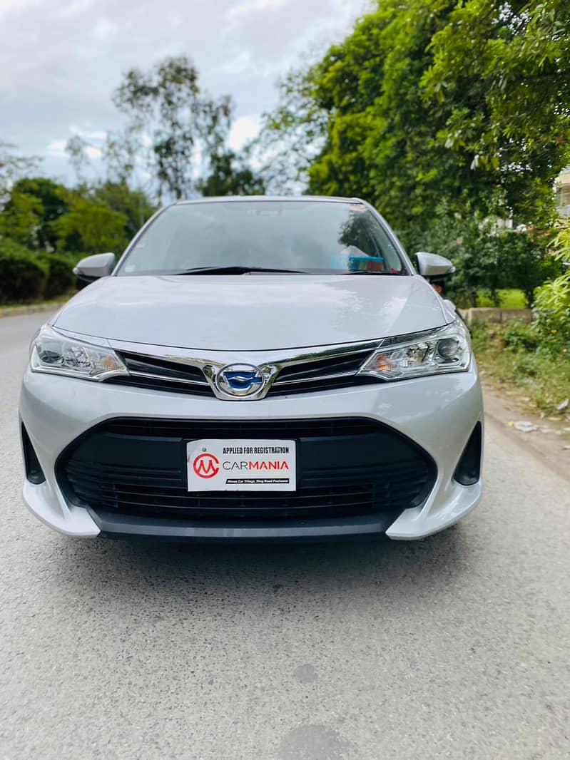 Toyota Corolla Fielder Hybrid 2018 1