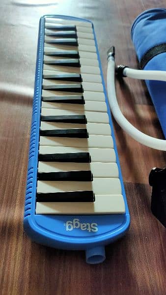 Stagg Melodica 32 Keys with traveling bag 3